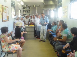 Leia mais sobre o artigo Alunas do curso de Auxiliar de Cozinha oferecem degustação a autoridades do município de Colinas