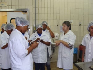 Leia mais sobre o artigo Alunos do Projeto de Inclusão Social do Senac/MA visitam cozinha industrial da Alumar