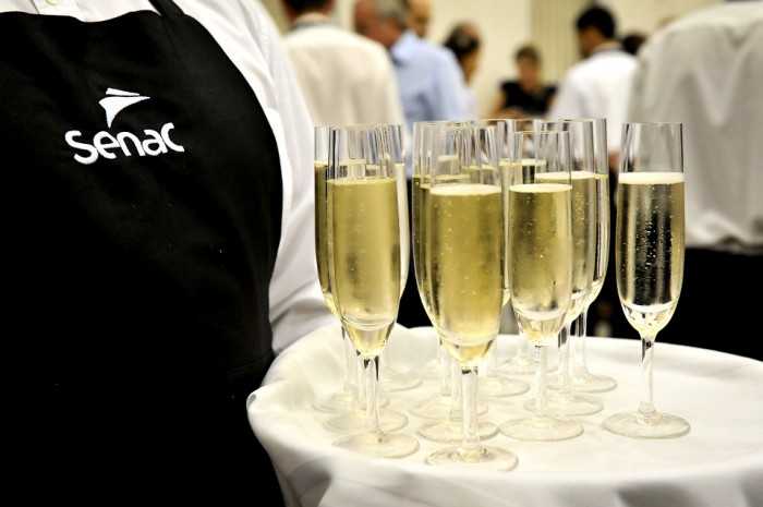 No momento, você está visualizando Inscrições abertas nos cursos gratuitos de Garçom e Técnico em Cozinha