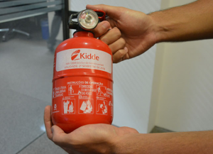 Leia mais sobre o artigo Instrutor alerta sobre o uso correto dos extintores de incêndio