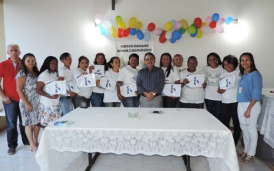 Turma de Auxiliar de Cozinha recebe certificados em comunidade da Cidade Operária