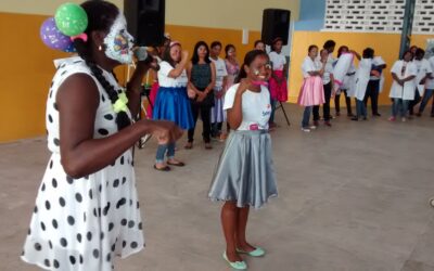 Alunos do curso de Cuidador Infantil animam crianças de escolas em Bacabal
