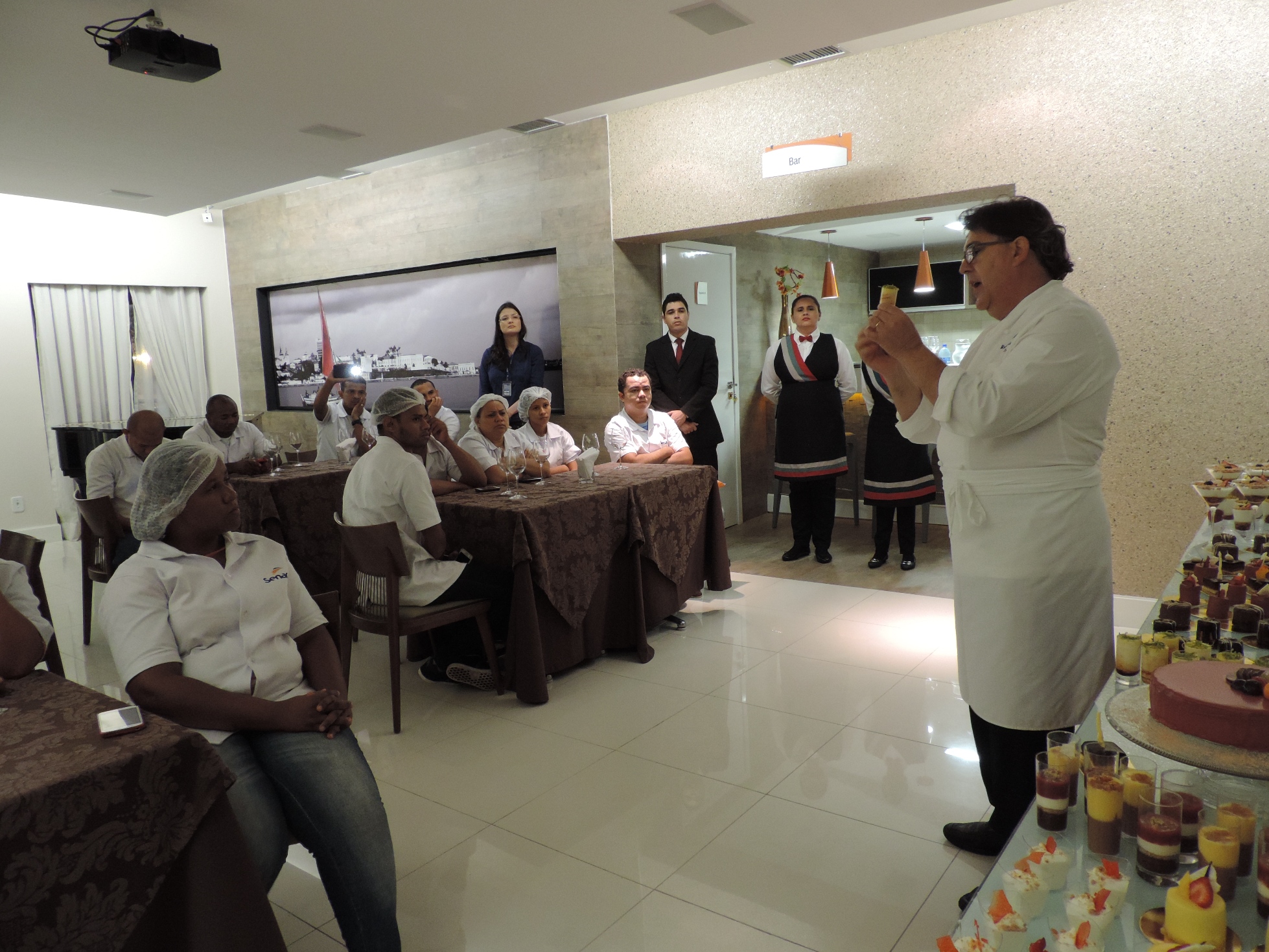 No momento, você está visualizando Chef Internacional apresenta resultado da primeira etapa do curso “Técnicas em Gastronomia”