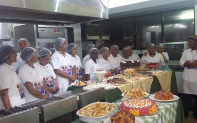 Turma de Auxiliar de Confeitaria apresenta degustação durante encerramento de curso