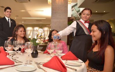 Senac encerra primeira turma de Garçom realizada pelo Modelo Pedagógico Nacional