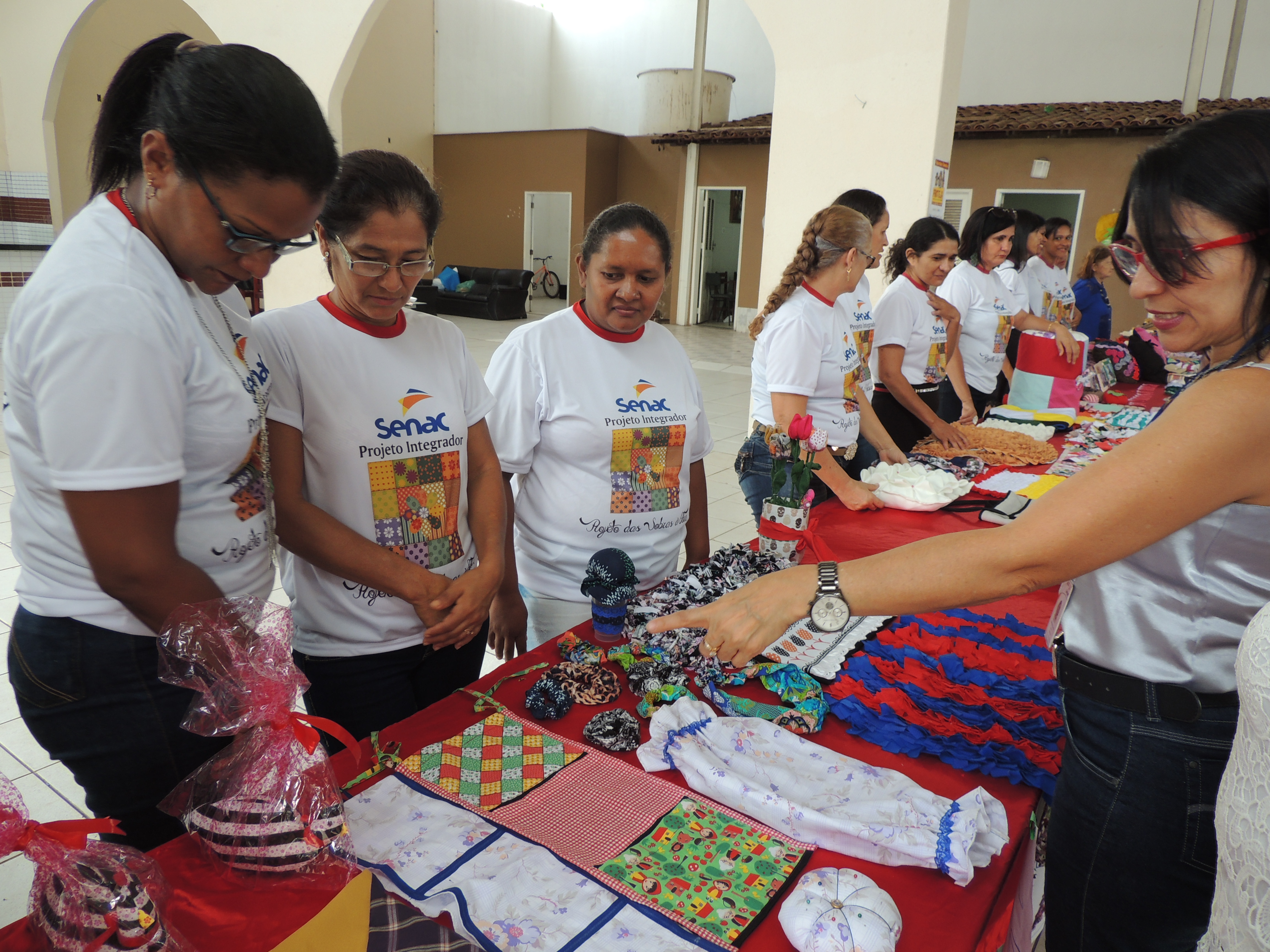 No momento, você está visualizando Turma desenvolve produtos com sobras de tecidos utilizados em sala de aula