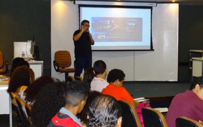 Turmas participam de palestra sobre Comunicação Digital