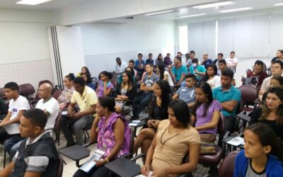 Alunos recebem dicas sobre elaboração de currículos