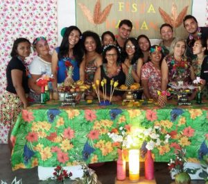 Leia mais sobre o artigo Alunos organizam festa temática sobre o Havaí