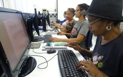 Terceira idade conquista independência digital com curso do Senac