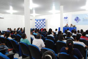 Leia mais sobre o artigo Jovens aprendizes participam de palestra com presidente do Grupo Carvalho 