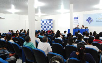 Jovens aprendizes participam de palestra com presidente do Grupo Carvalho 