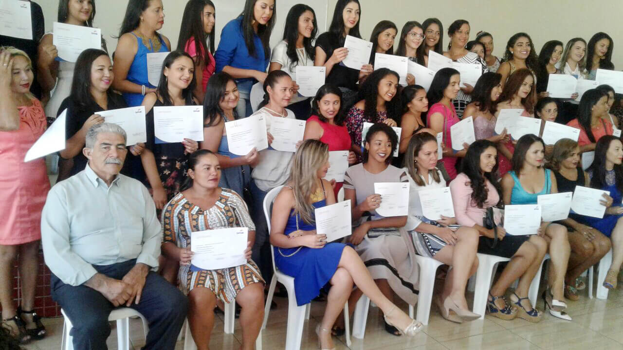Você está visualizando atualmente Mais de 70 alunos da Carreta Escola de Moda e Beleza foram certificados em São Domingos do Maranhão