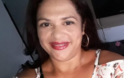 Denise Araújo: confecção de bolsas como saída para confrontar os problemas