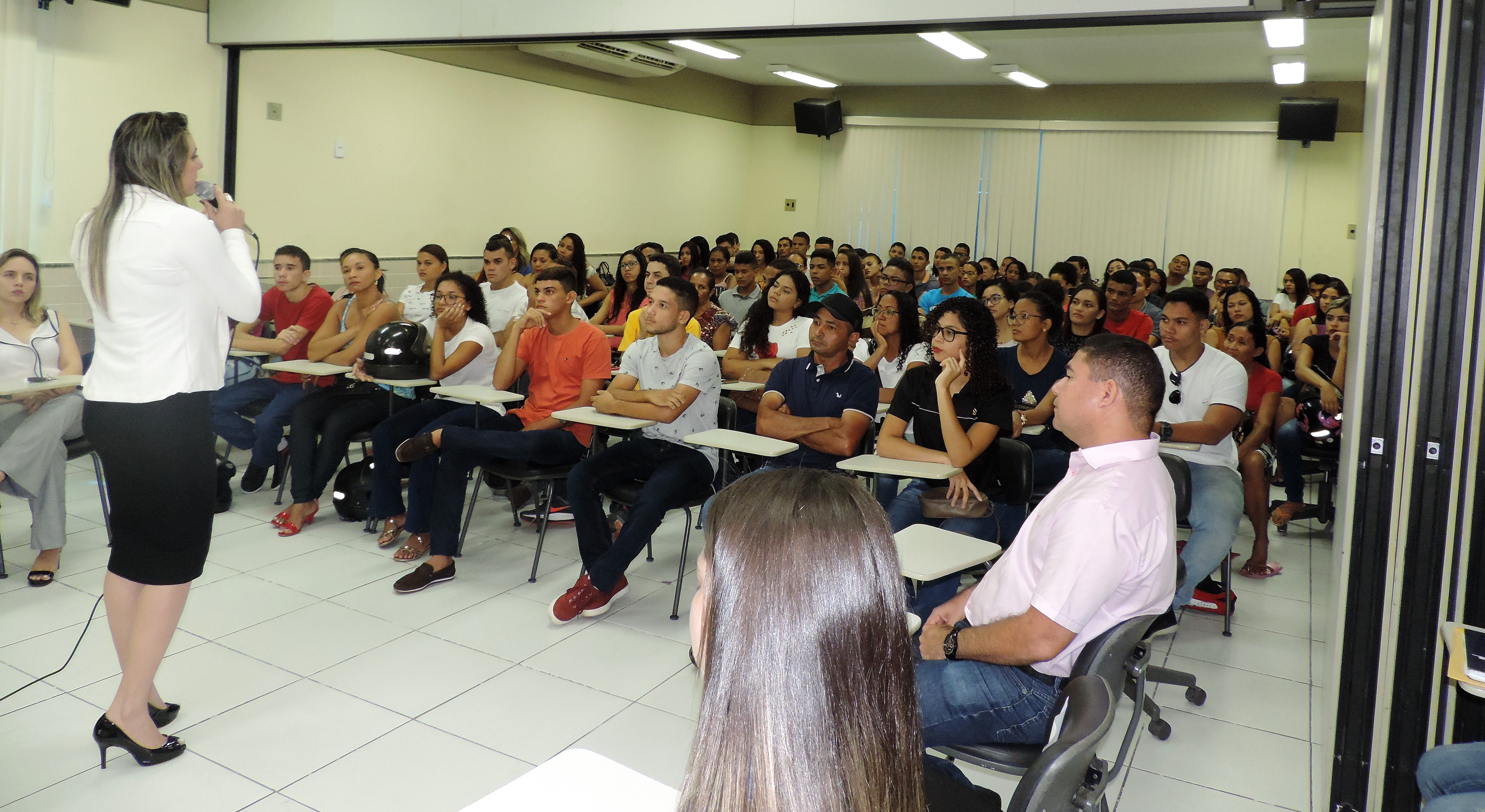 Você está visualizando atualmente Programa de Aprendizagem Profissional Comercial inicia atividades em Caxias