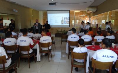 Enólogo francês ministra palestra no Restaurante Escola